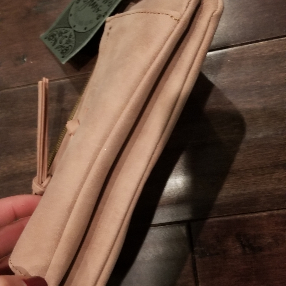 Cross body - Picture 2 of 4
